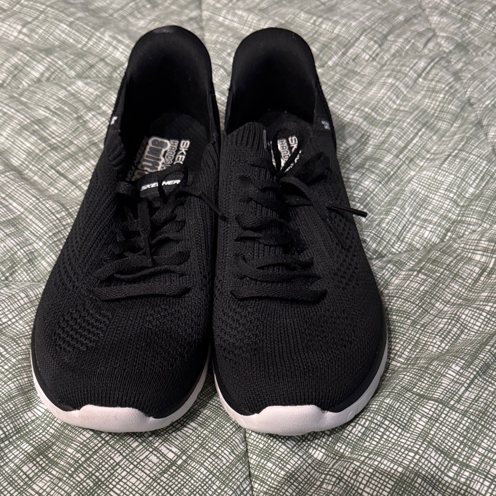 Skechers Hands-free Swift Fit  Black and White Athletic Shoes
